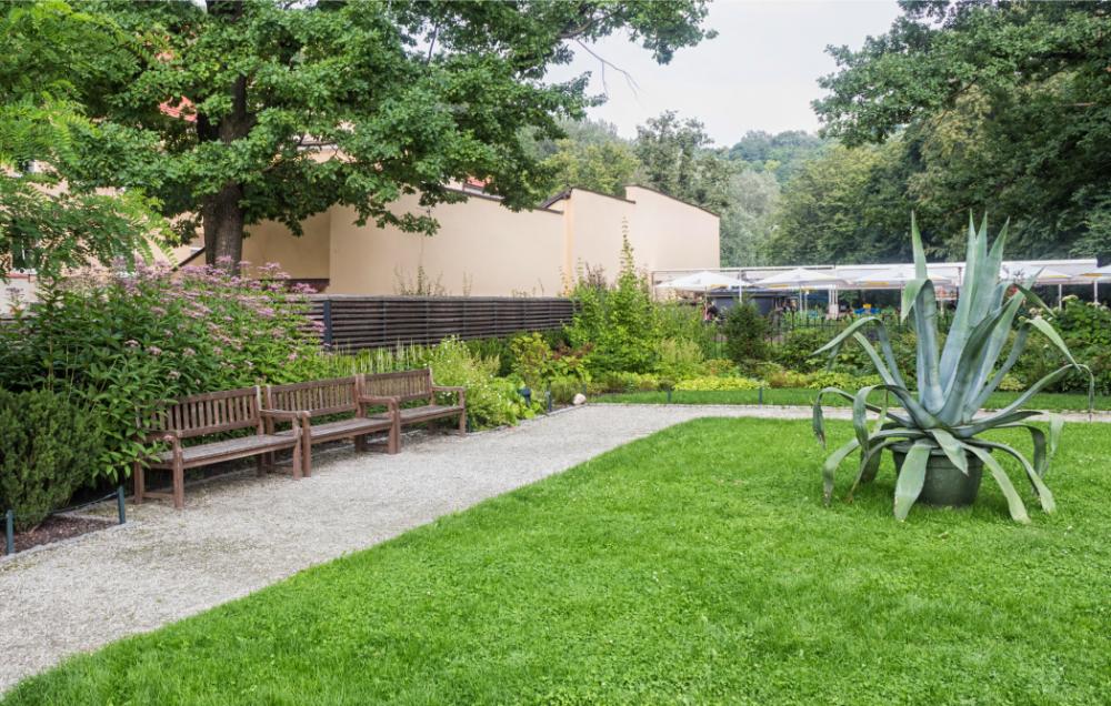 Bernardine Gardens Park In The Center Of Vilnius FCARQ59
